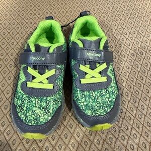 Saucony gym shoes, toddler boys size 8m- brand new
